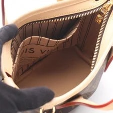 Louis Vuitton Neverfull Handbag 3