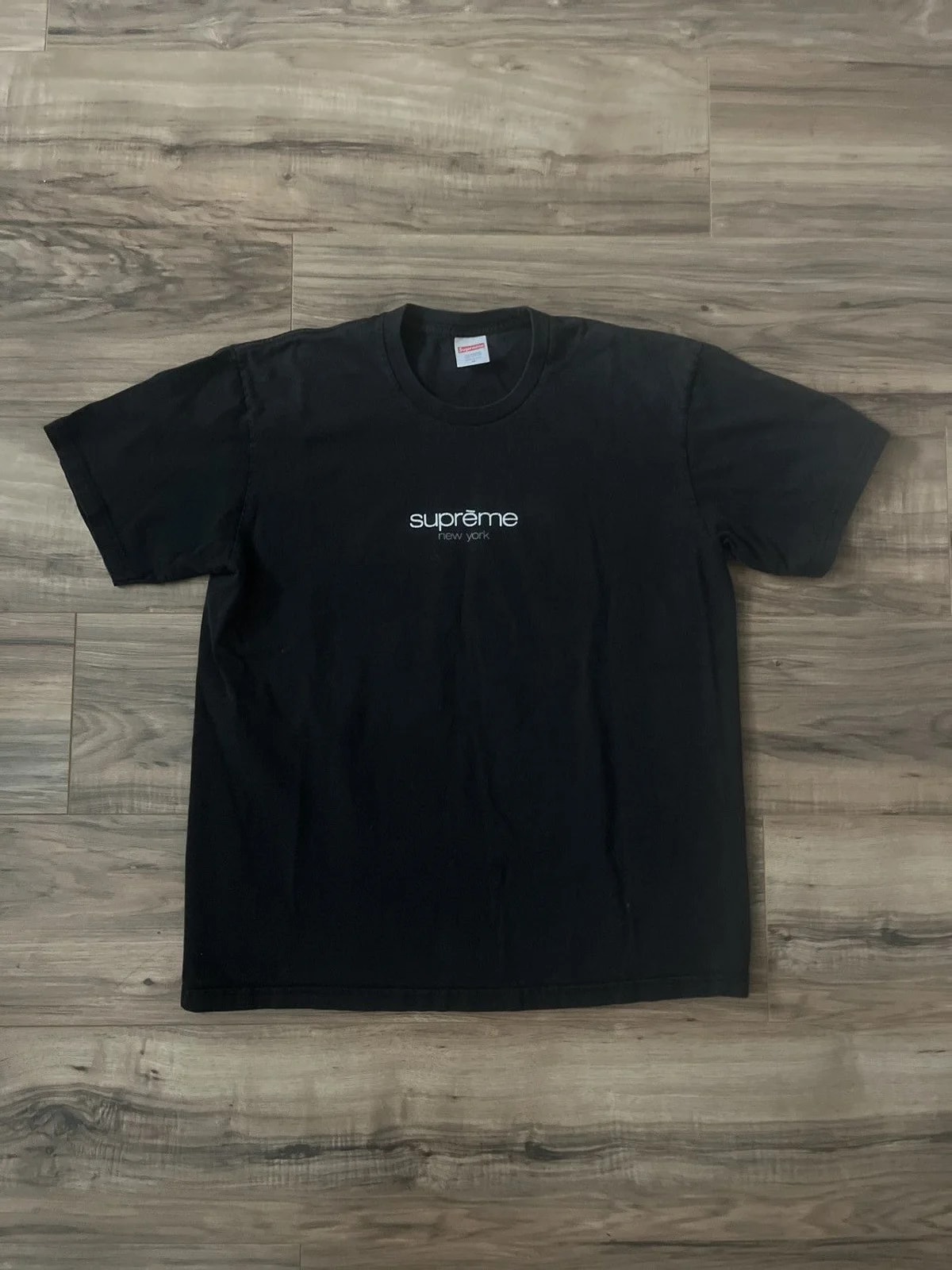 Supreme — Supreme Classic Logo Tee — streetwear — resale