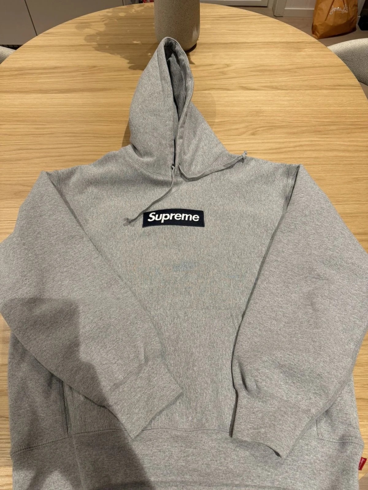 Supreme — Supreme Box Logo 2025 — streetwear — resale