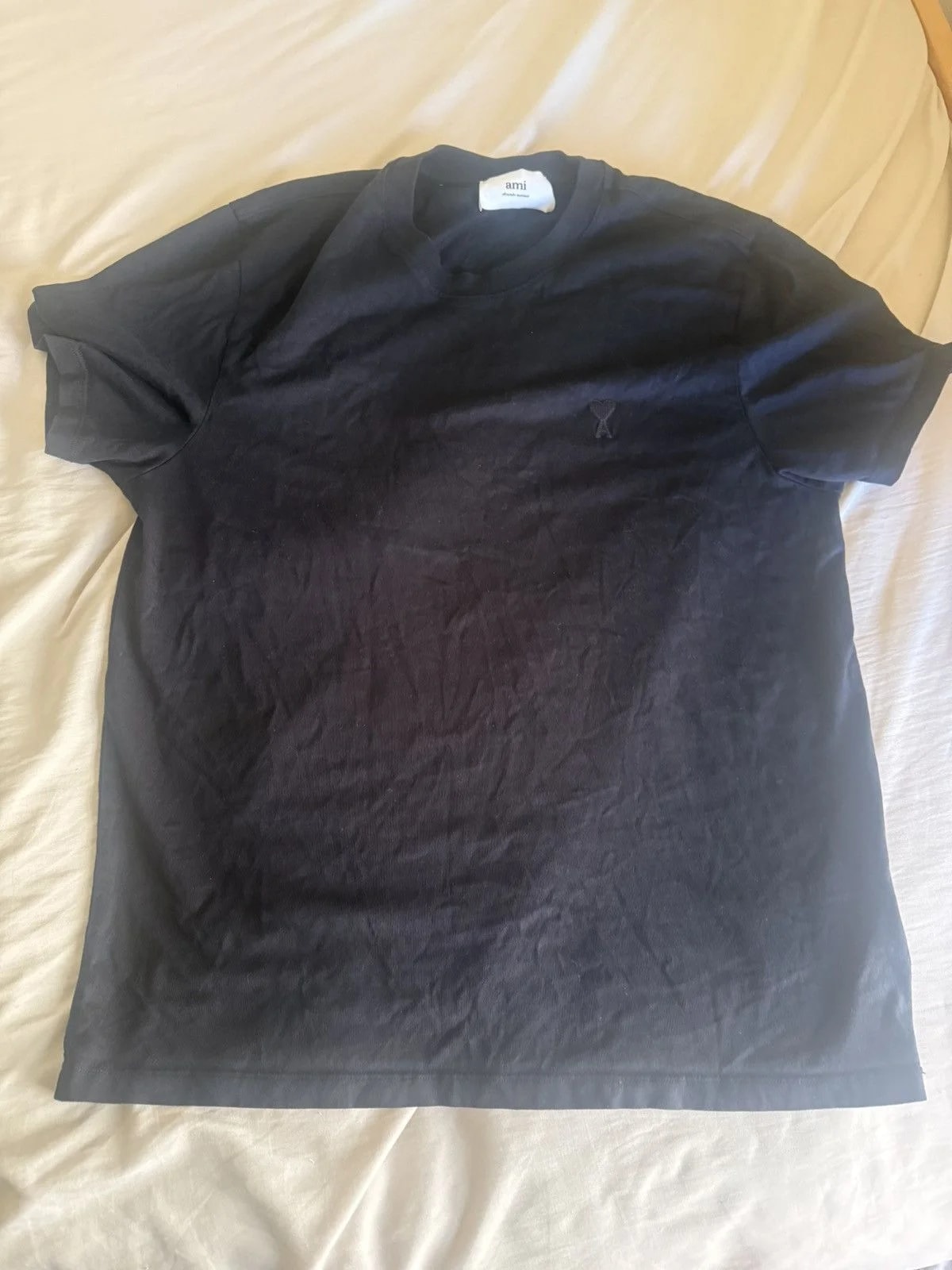 Classic AMI Small Heart in Black — streetwear — resale