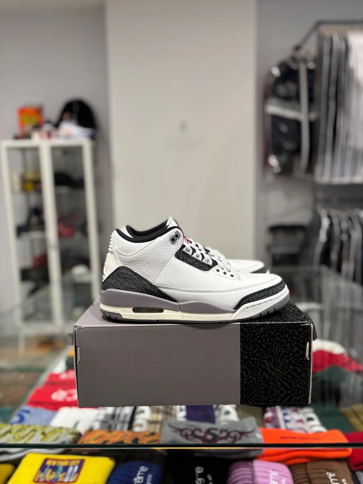 Jordan — Jordan 3 — Sneaker — resale