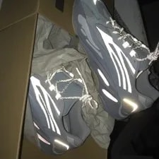 Adidas — Adidas Yeezy Boost 700 V2 — Sneaker — resale